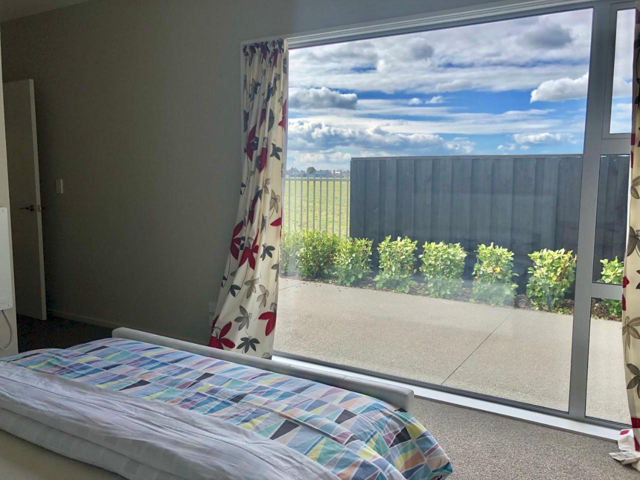 Lovely, Sunny, Home Sweet Home Christchurch Exteriör bild